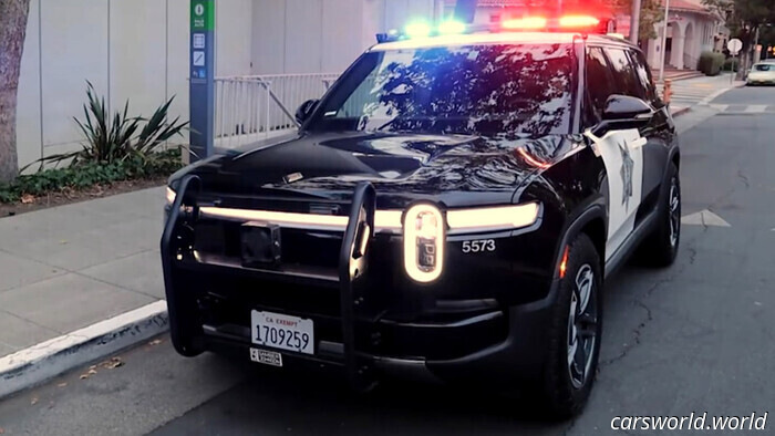 Первый полицейский крузер Rivian заступил на дежурство на территории Tesla | Carscoops